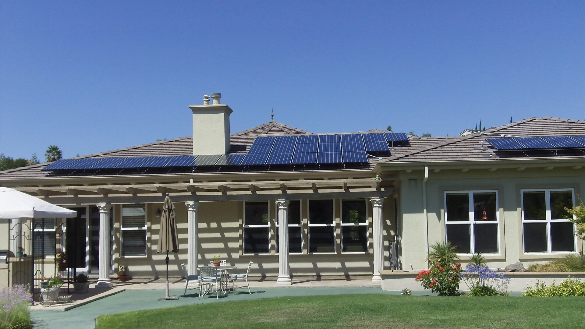 California Solar Panel House